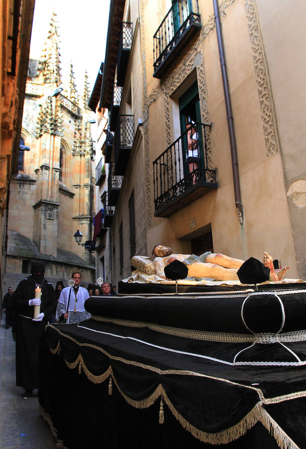 Fotos: Procesión del Cristo Yacente de Gregorio Fernández en Segovia