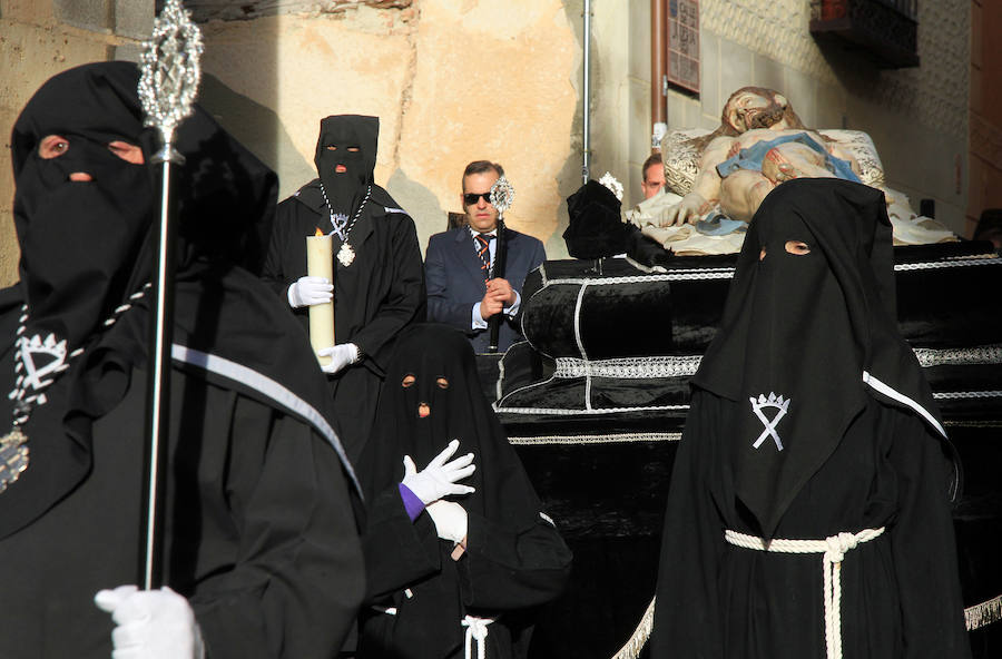 Fotos: Procesión del Cristo Yacente de Gregorio Fernández en Segovia