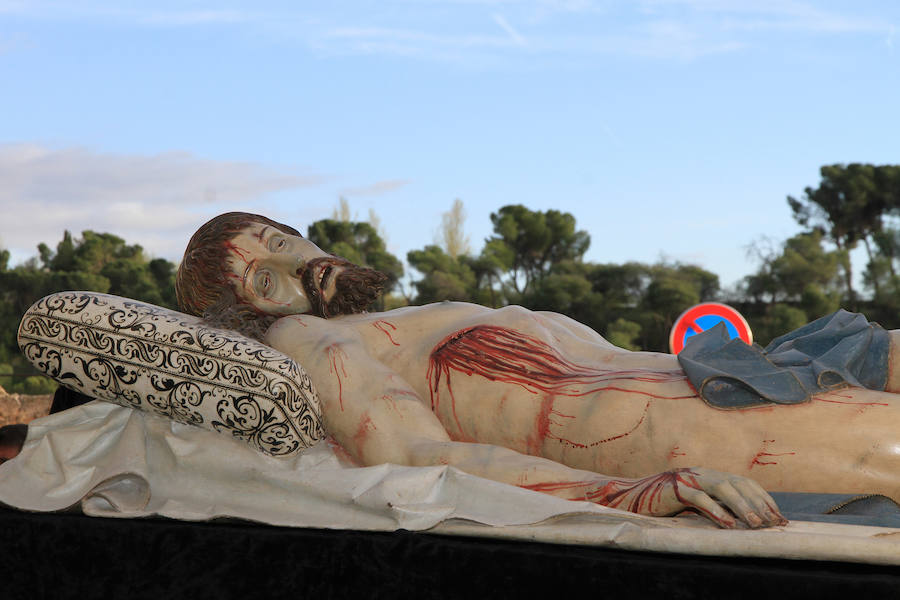 Fotos: Procesión del Cristo Yacente de Gregorio Fernández en Segovia