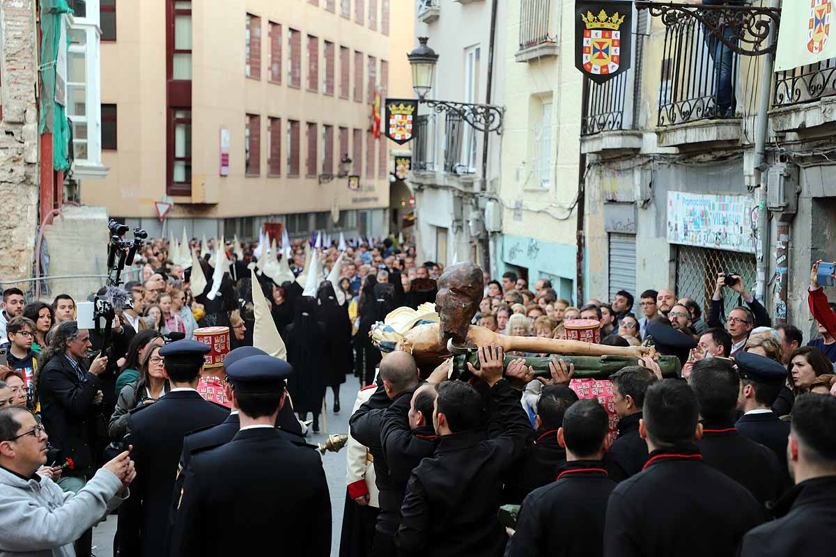Fotos: Dolor con la caída y rotura de la imagen del Santísimo Cristo de Burgos