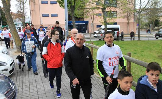 Diego Gamartín, a la derecha, en la marcha de apoyo al club. 
