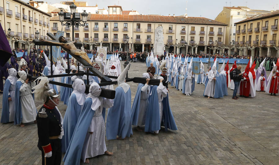 Fotos: Procesión de Las Cinco LLagas en Palencia