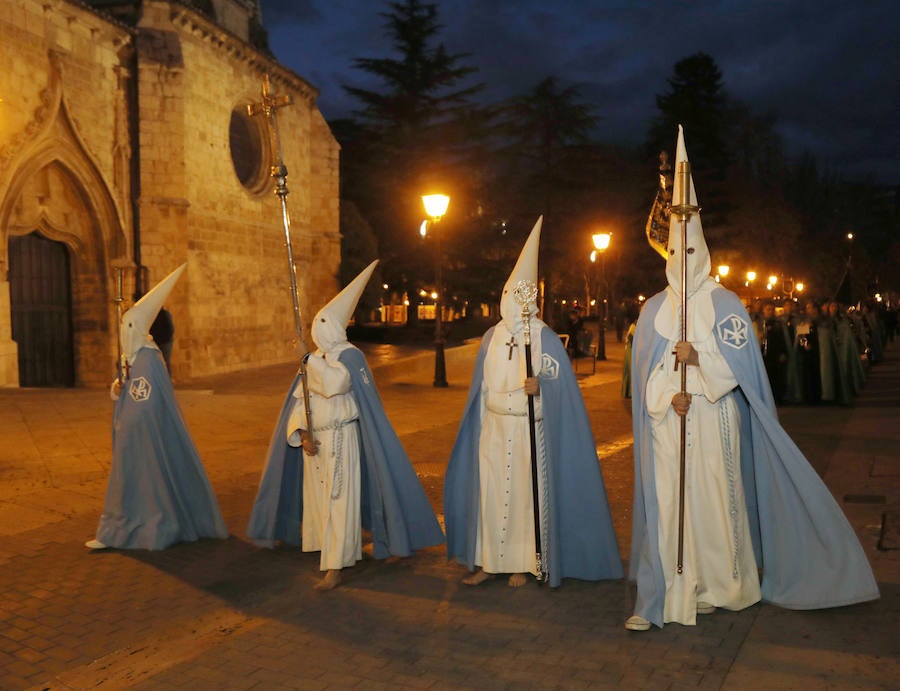 Fotos: Procesión de Las Cinco LLagas en Palencia