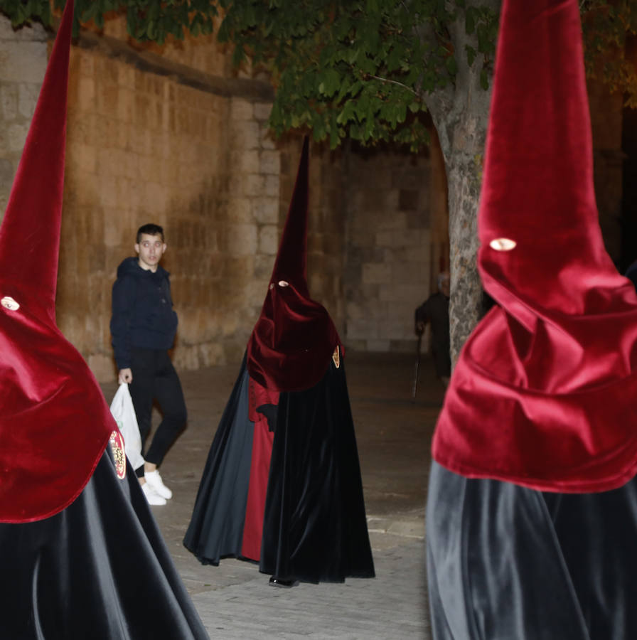 Fotos: Procesión de Las Cinco LLagas en Palencia