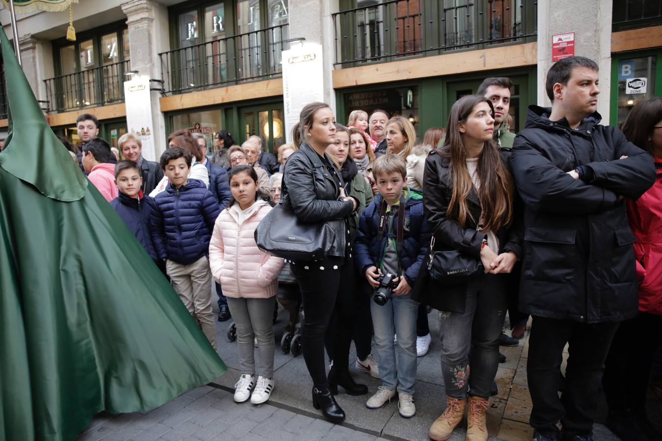 Fotos: Público en la procesión del Santísimo Rosario del Dolor de Valladolid (1/2)