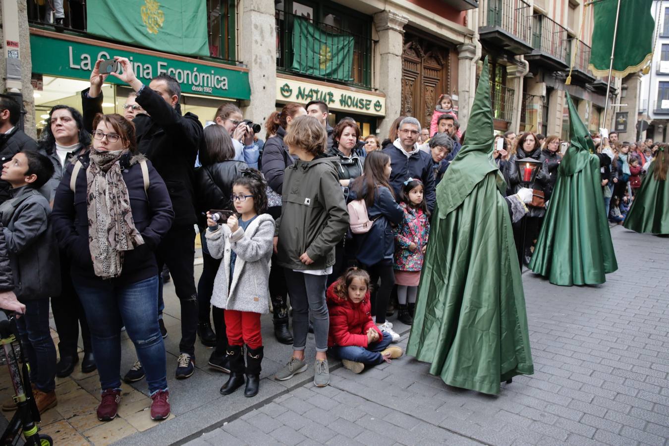 Fotos: Público en la procesión del Santísimo Rosario del Dolor de Valladolid (1/2)