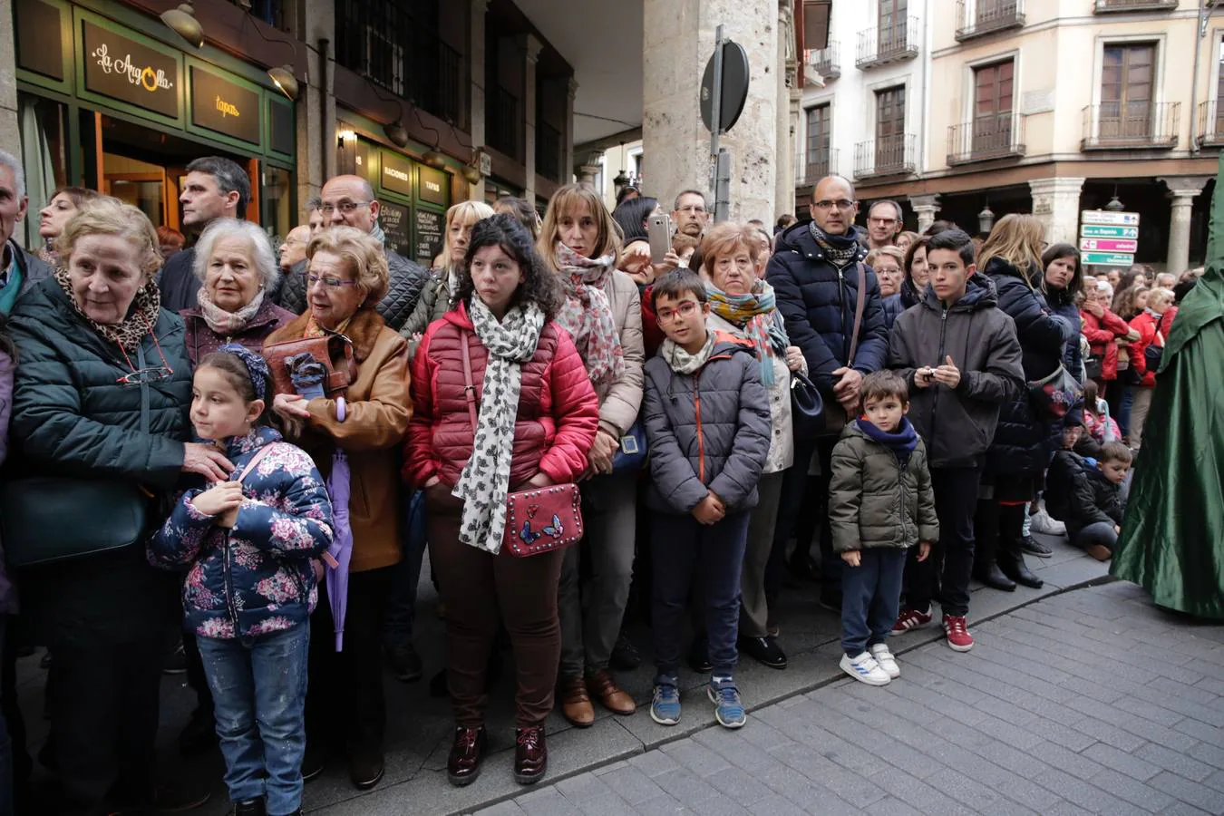 Fotos: Público en la procesión del Santísimo Rosario del Dolor de Valladolid (1/2)