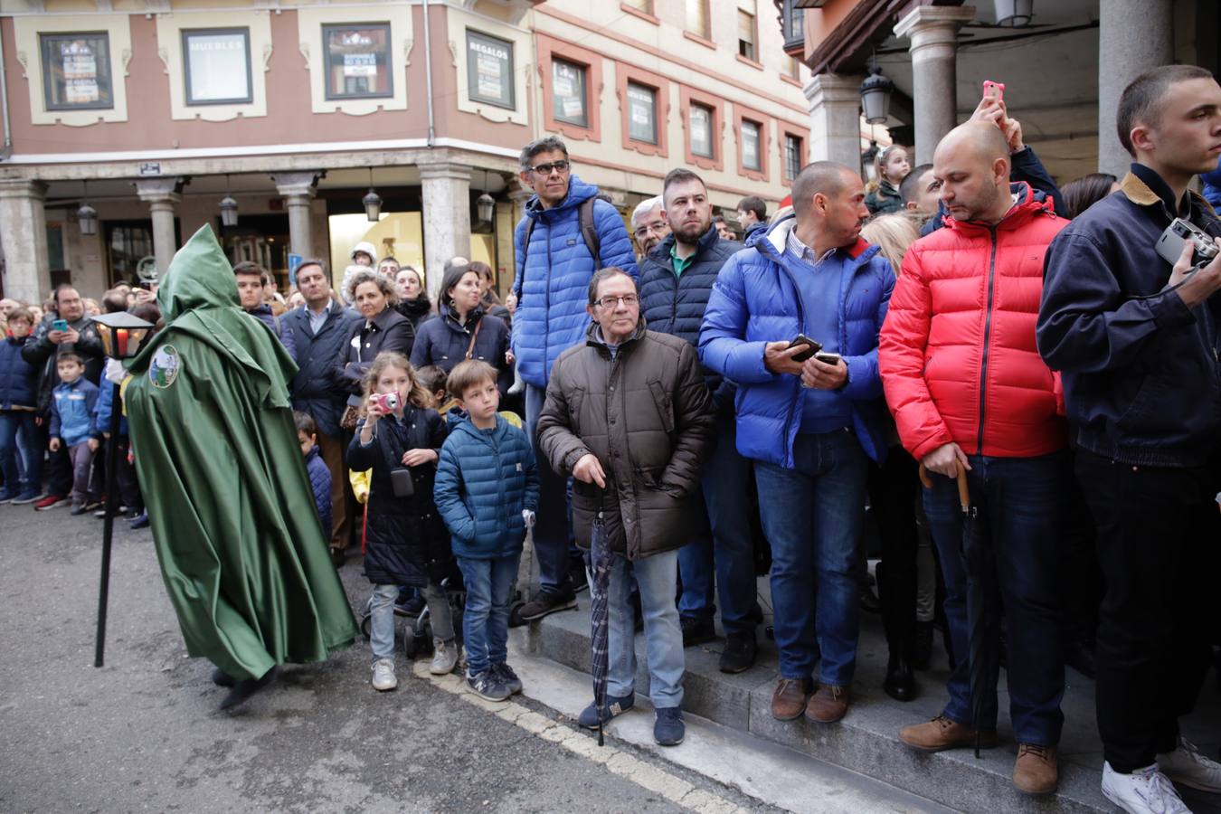 Fotos: Público en la procesión del Santísimo Rosario del Dolor de Valladolid (2/2)