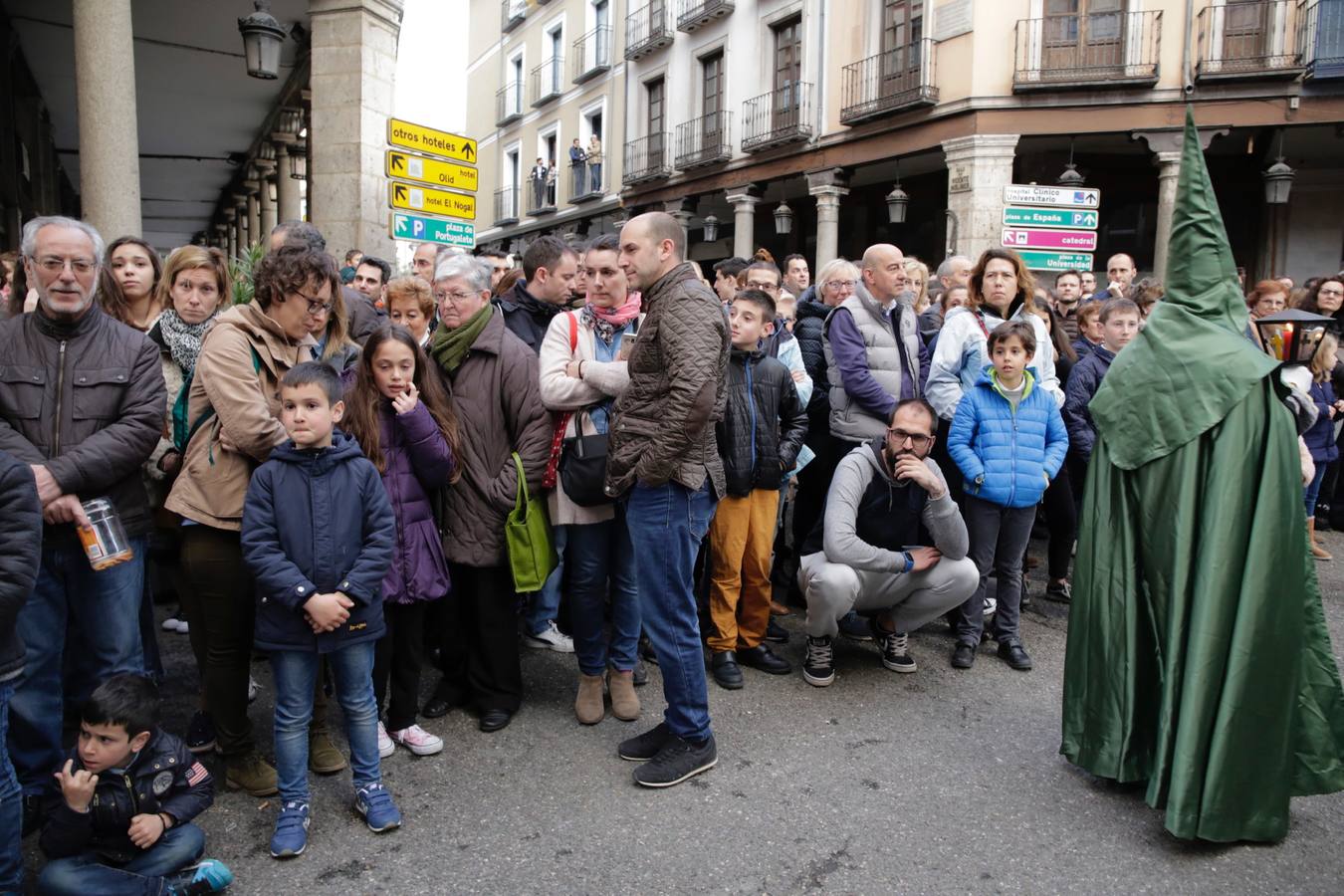 Fotos: Público en la procesión del Santísimo Rosario del Dolor de Valladolid (2/2)