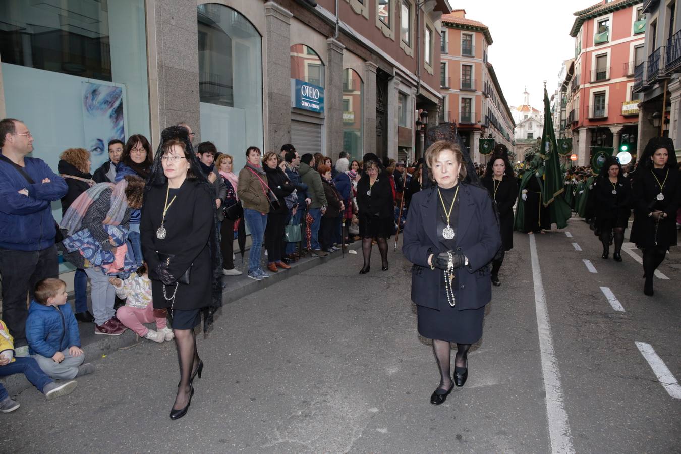 Fotos: Público en la procesión del Santísimo Rosario del Dolor de Valladolid (2/2)