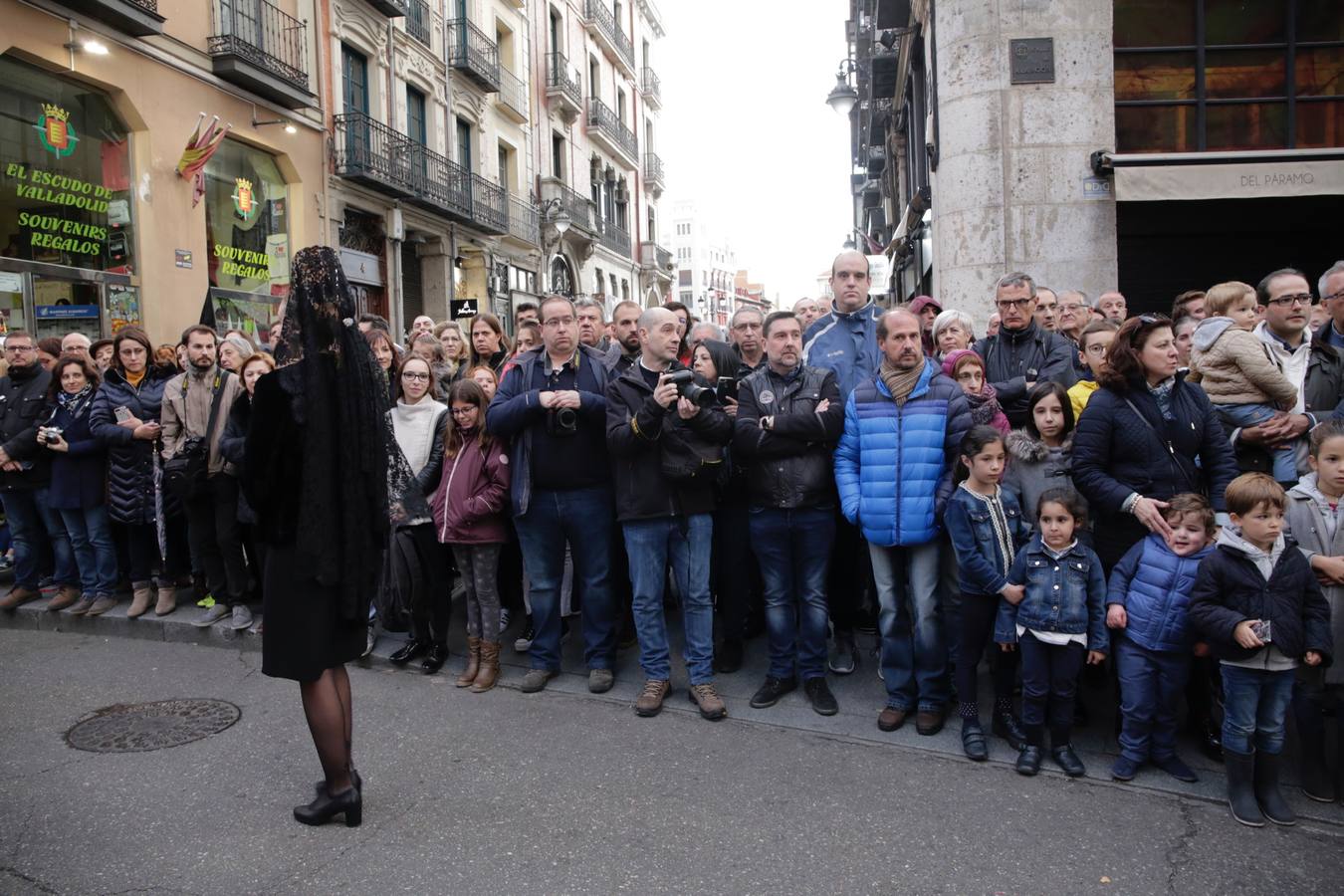 Fotos: Público en la procesión del Santísimo Rosario del Dolor de Valladolid (2/2)
