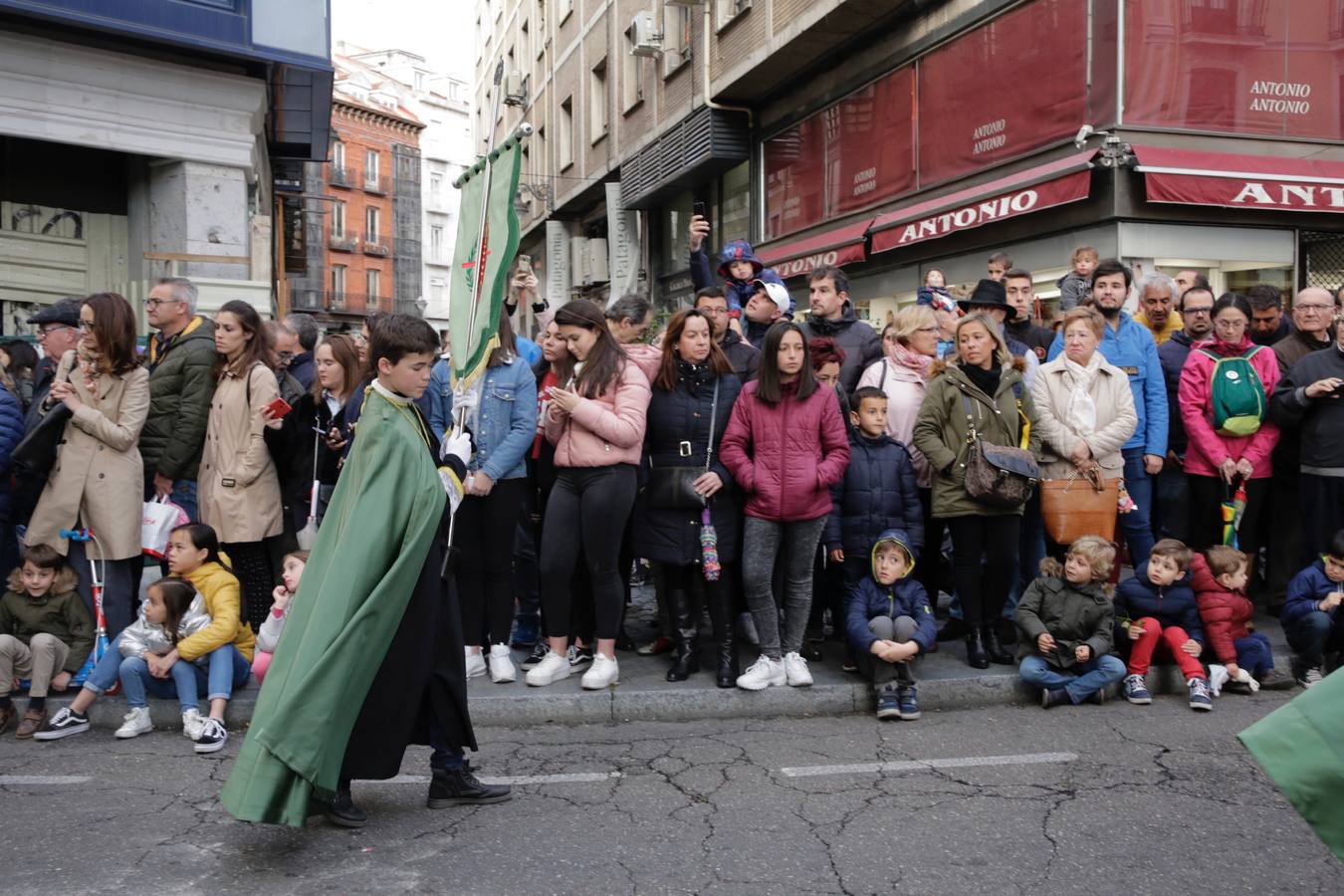 Fotos: Público en la procesión del Santísimo Rosario del Dolor de Valladolid (2/2)