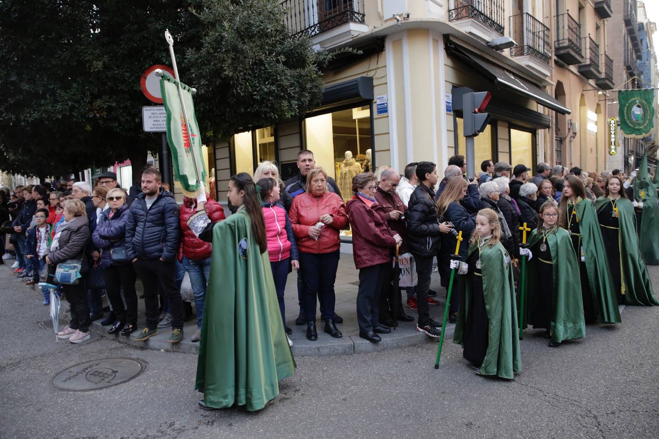 Fotos: Público en la procesión del Santísimo Rosario del Dolor de Valladolid (2/2)