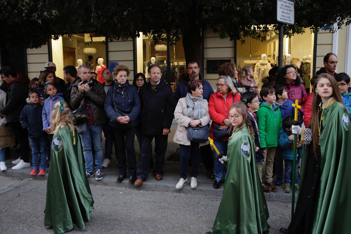 Fotos: Público en la procesión del Santísimo Rosario del Dolor de Valladolid (2/2)