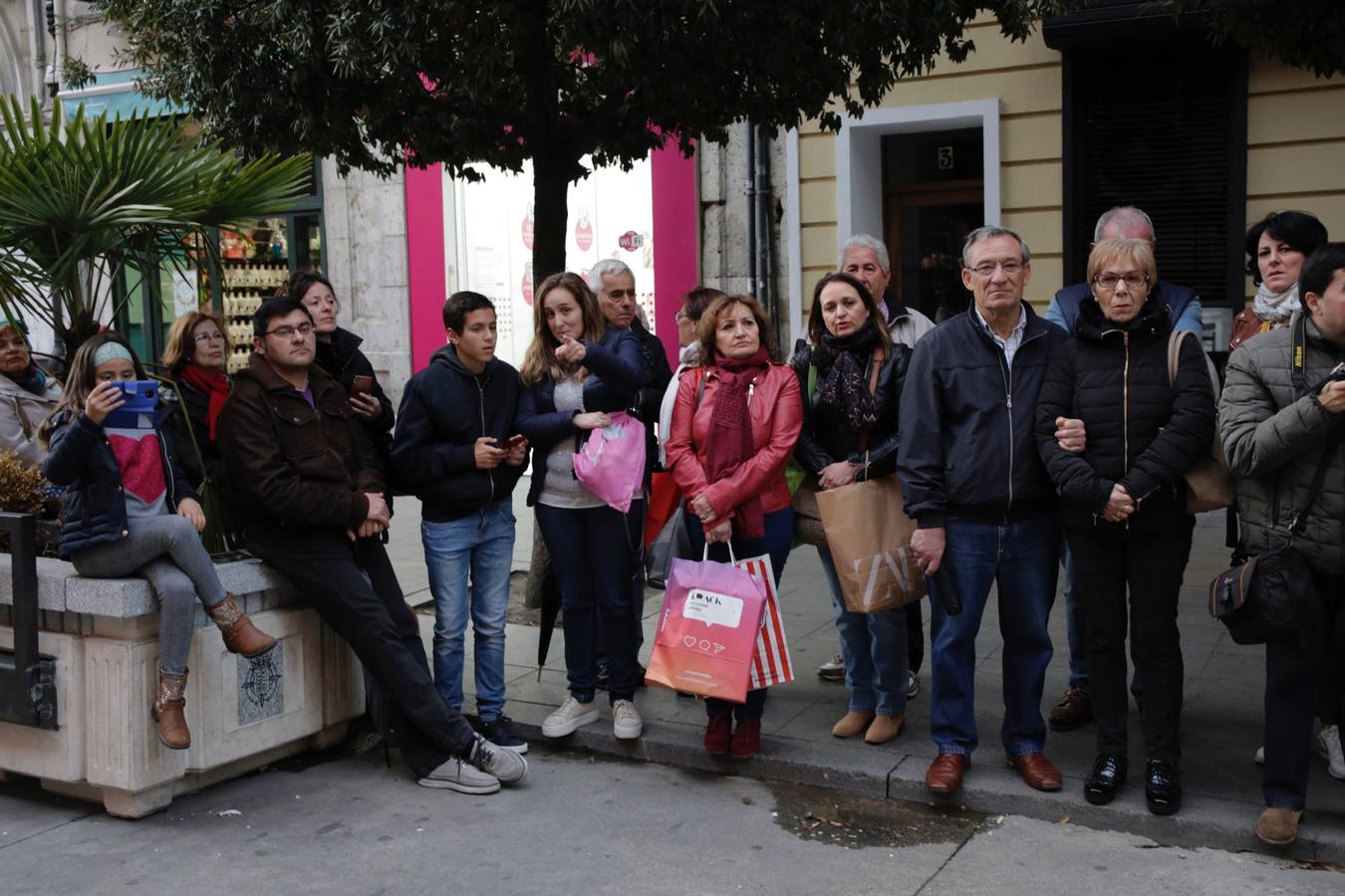 Fotos: Público en la procesión del Santísimo Rosario del Dolor de Valladolid (2/2)