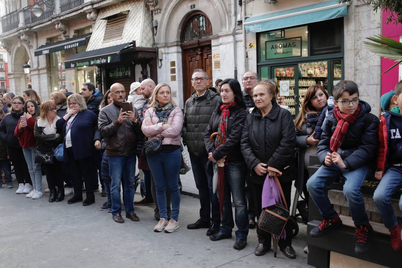 Fotos: Público en la procesión del Santísimo Rosario del Dolor de Valladolid (2/2)