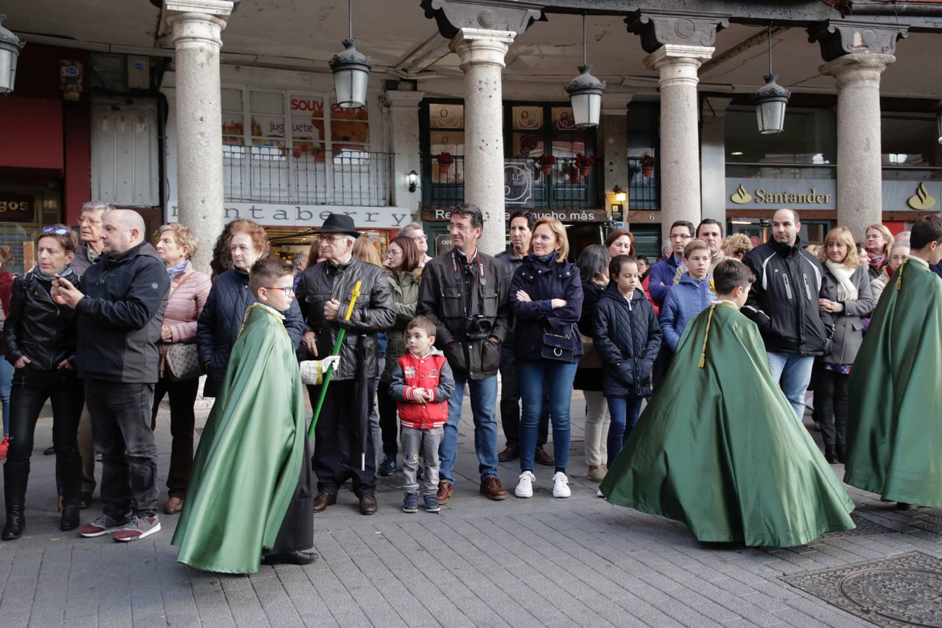 Fotos: Público en la procesión del Santísimo Rosario del Dolor de Valladolid (2/2)