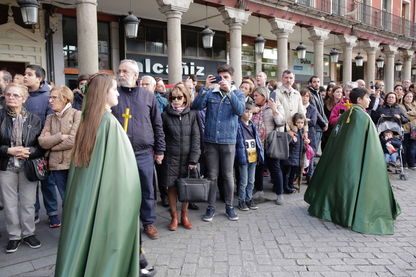 Fotos: Público en la procesión del Santísimo Rosario del Dolor de Valladolid (2/2)