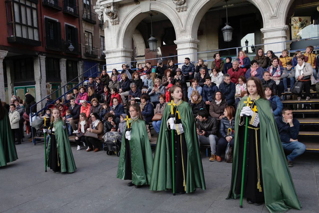 Fotos: Público en la procesión del Santísimo Rosario del Dolor de Valladolid (2/2)