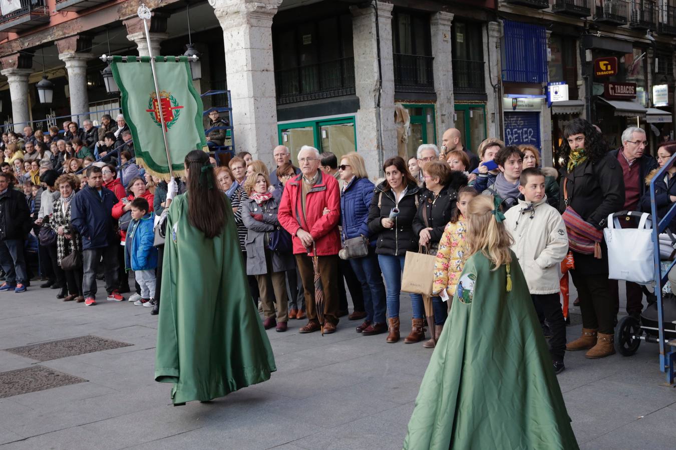 Fotos: Público en la procesión del Santísimo Rosario del Dolor de Valladolid (2/2)