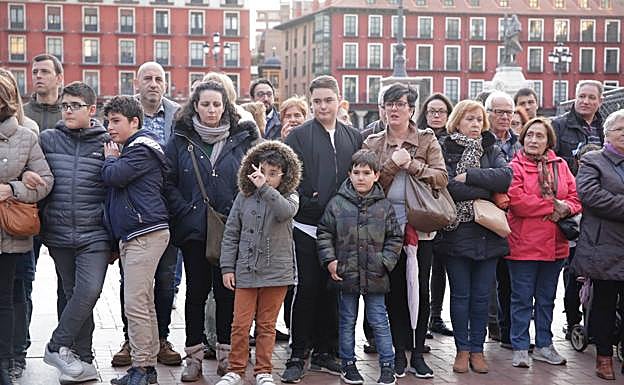 Galería. Público en la procesión del Santísimo Rosario del Dolor. (1/2.