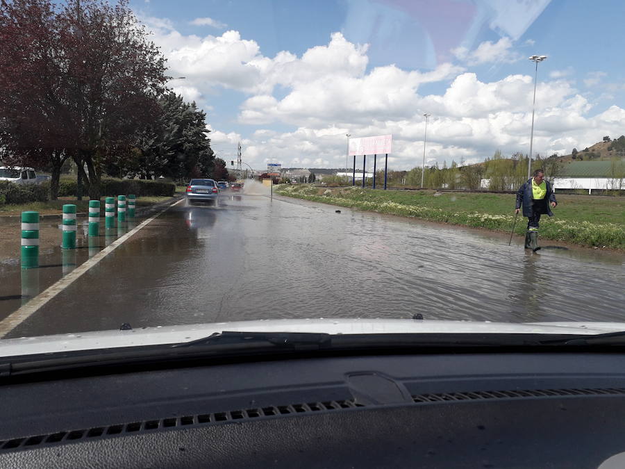 Imágenes de la tormenta de agua y granizado que ha descargado durante veinticinco minutos sobre Valladolid.