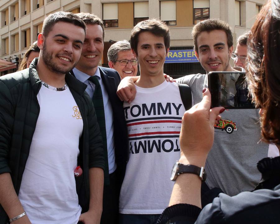 Fotos: El líder del PP, Pablo Casado, de visita por Segovia