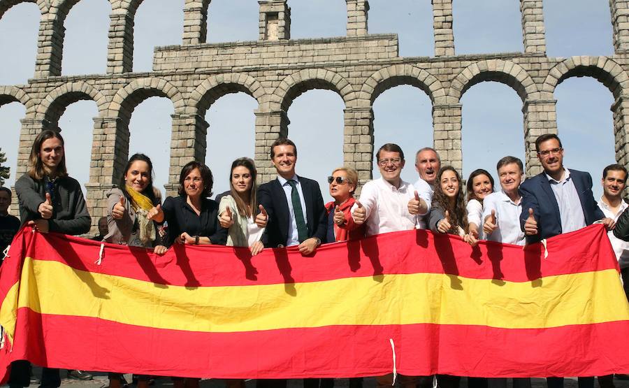 Fotos: El líder del PP, Pablo Casado, de visita por Segovia