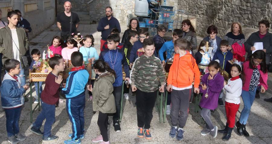 Fotos: Via crucis de los niños en el barrio de San José