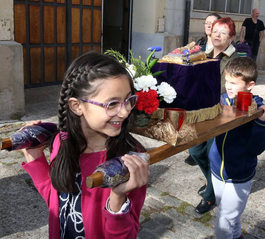 Fotos: Via crucis de los niños en el barrio de San José