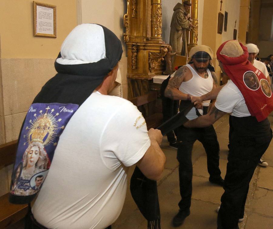 Fotos: Procesión y Oración de los Cinco Misterios en Santa Eulalia