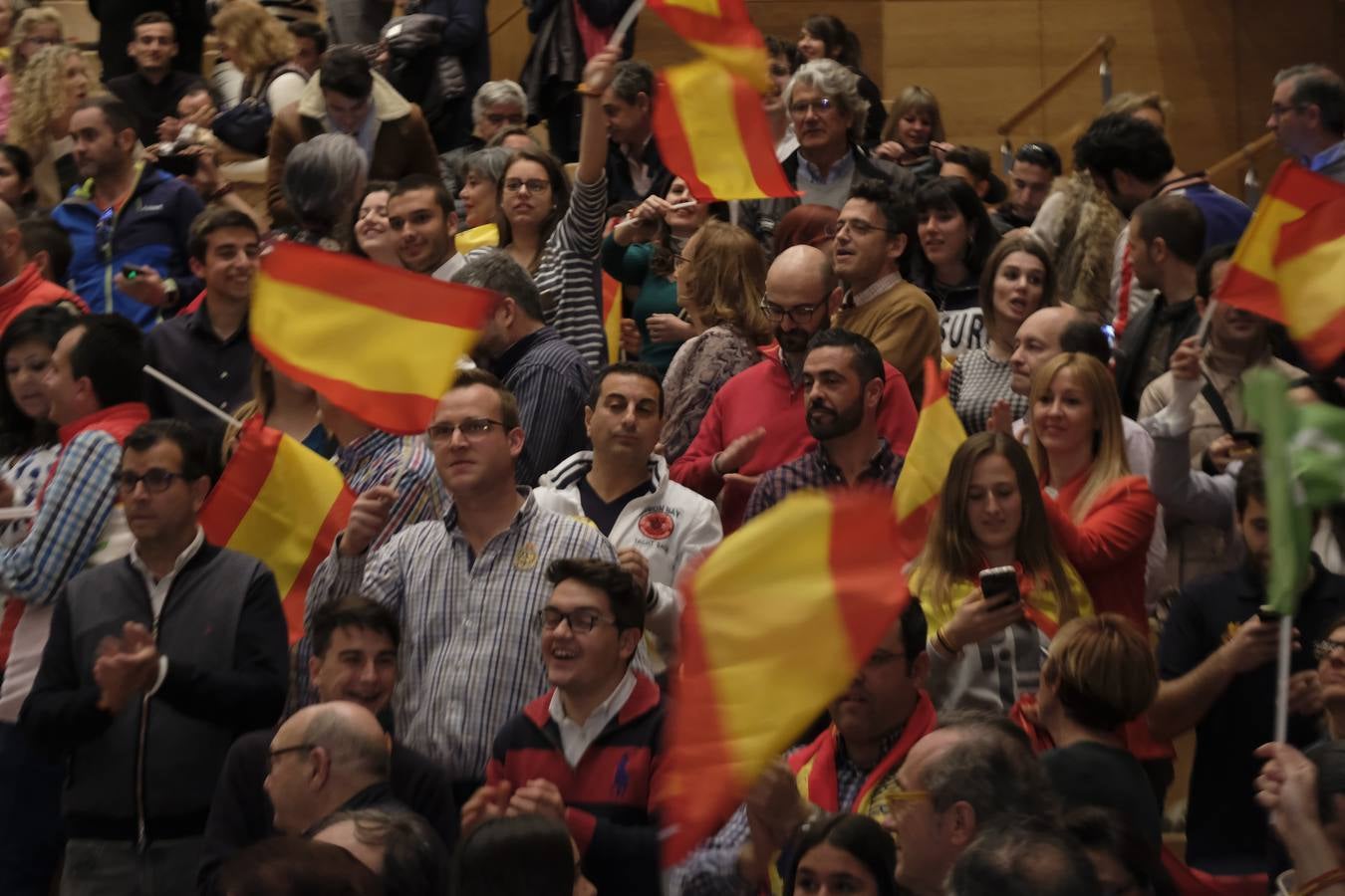 Cuatro mil personas asisten al acto de Santiago Abascal en el Centro Cultural Miguel Delibes