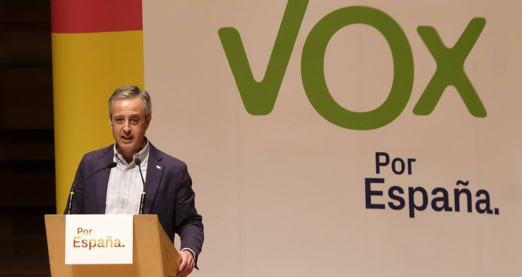 Cuatro mil personas asisten al acto de Santiago Abascal en el Centro Cultural Miguel Delibes