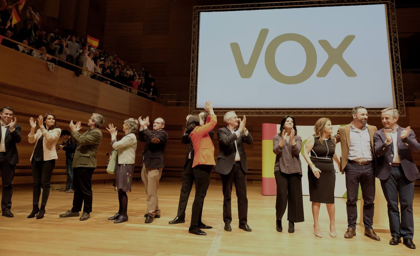 Cuatro mil personas asisten al acto de Santiago Abascal en el Centro Cultural Miguel Delibes