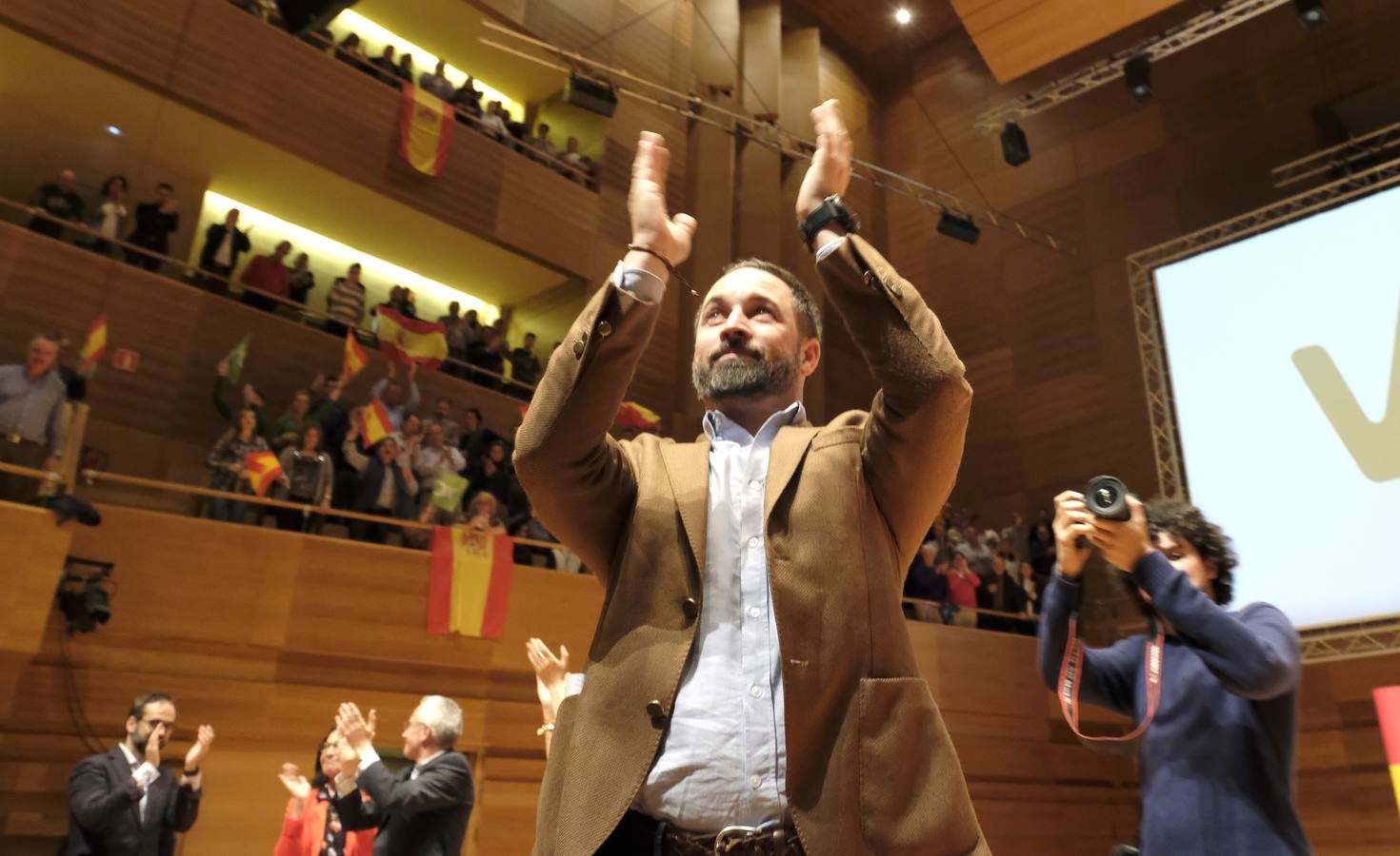 Cuatro mil personas asisten al acto de Santiago Abascal en el Centro Cultural Miguel Delibes