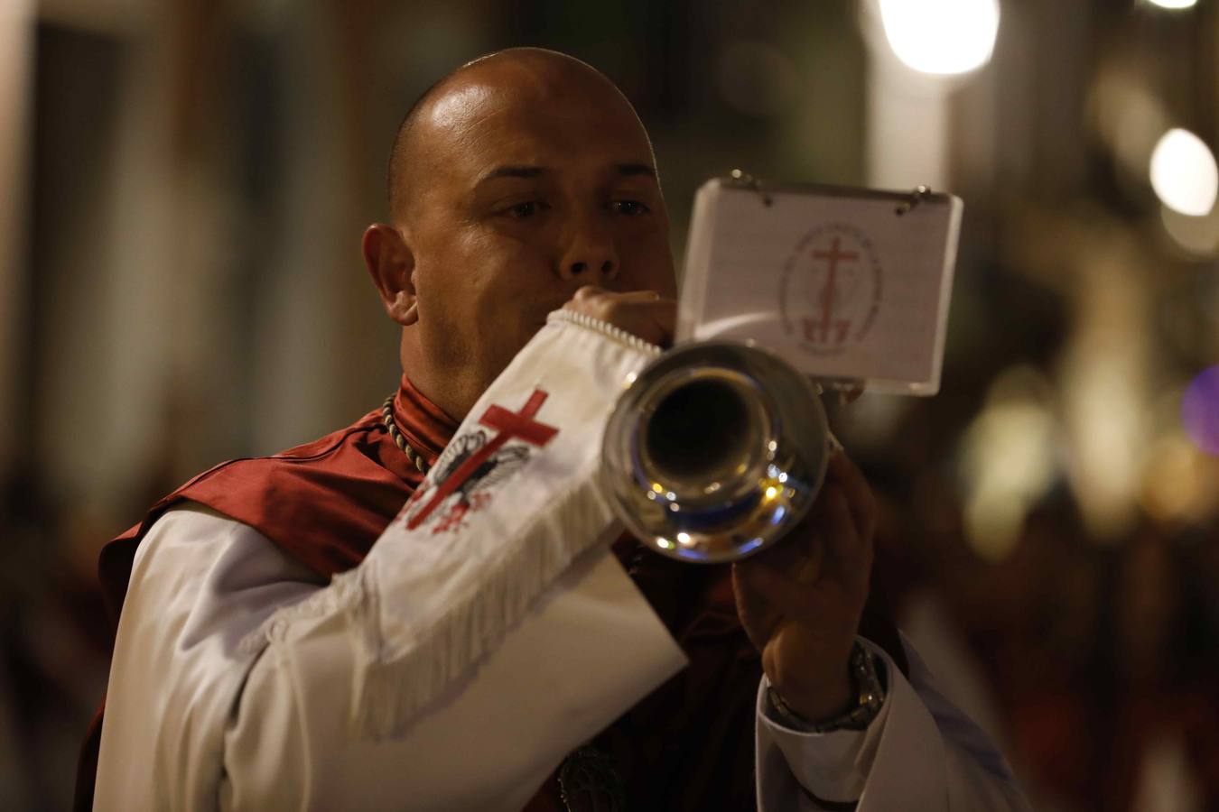 Pese a la amenaza de lluvia, salió con sus dos imágenes titulares, un crucificado gótico, en carroza, y el Cristo de la Agonía, a hombros