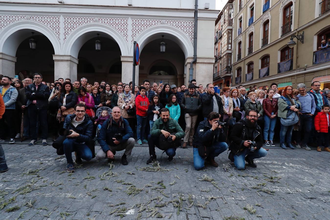 Fotos: Público en la procesión del Encuentro del Martes Santo en Valladolid (1/2)