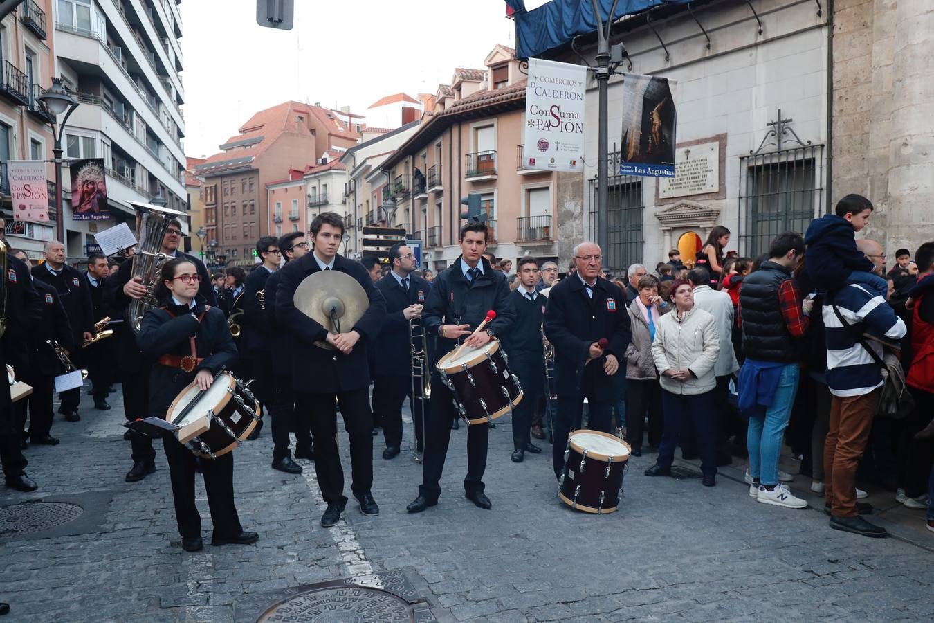 Fotos: Público en la procesión del Encuentro del Martes Santo en Valladolid (1/2)