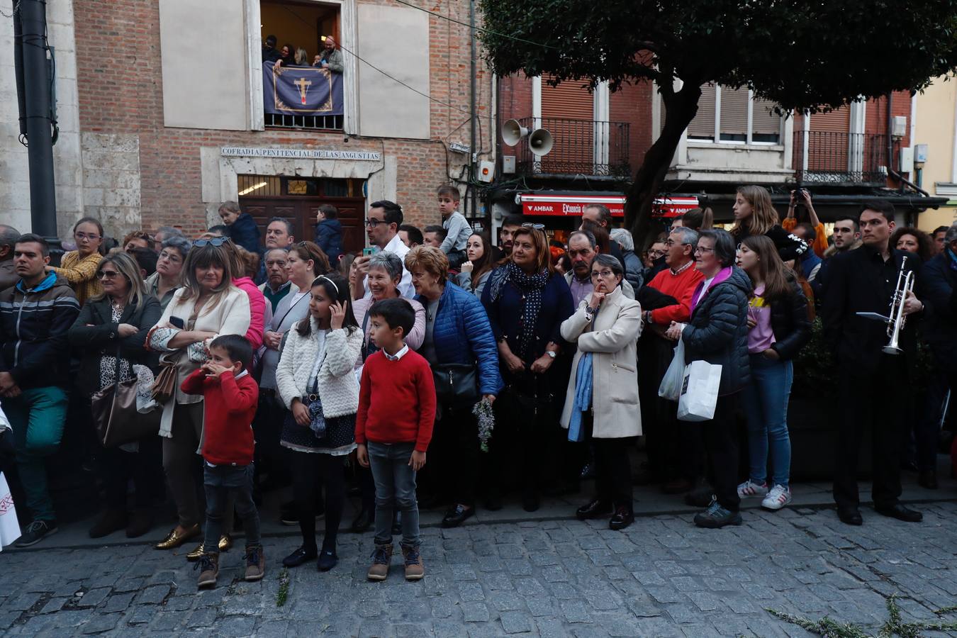 Fotos: Público en la procesión del Encuentro del Martes Santo en Valladolid (1/2)
