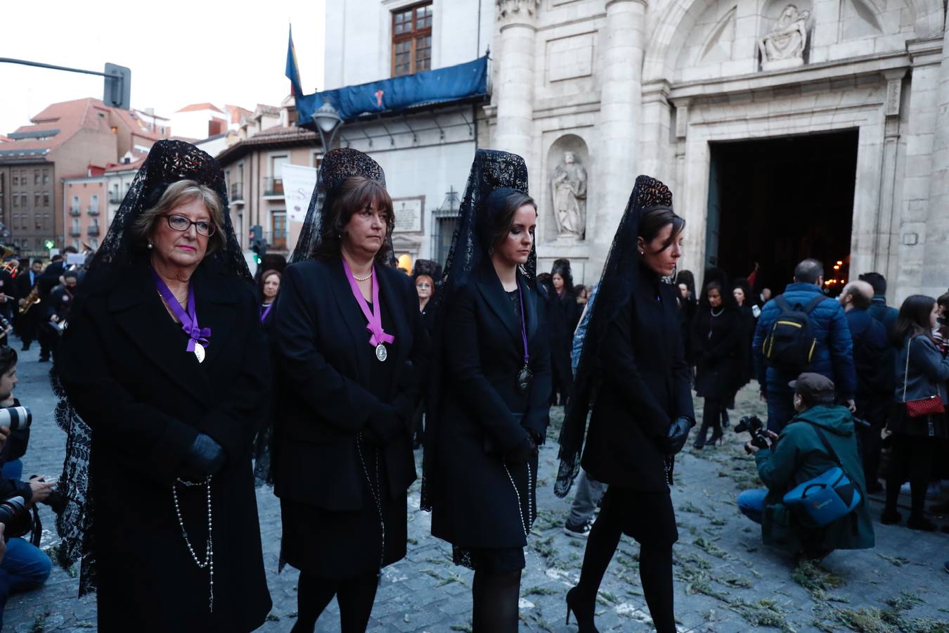 Fotos: Público en la procesión del Encuentro del Martes Santo en Valladolid (2/2)