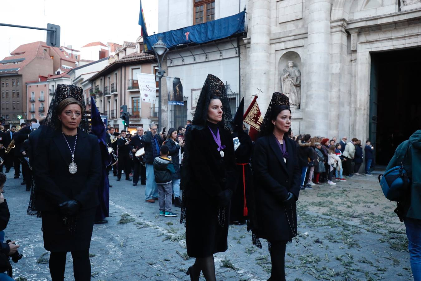 Fotos: Público en la procesión del Encuentro del Martes Santo en Valladolid (2/2)