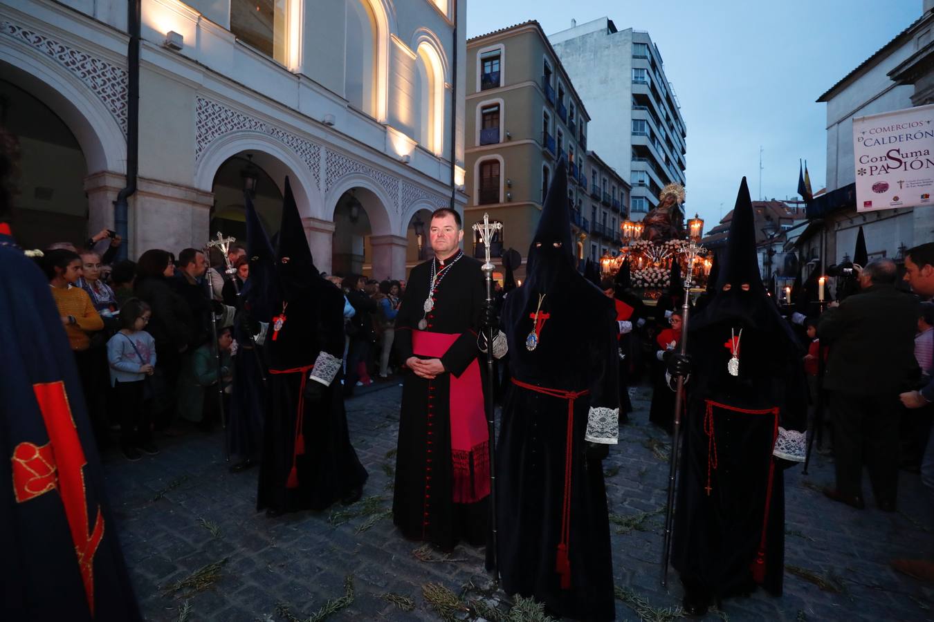 Fotos: Público en la procesión del Encuentro del Martes Santo en Valladolid (2/2)