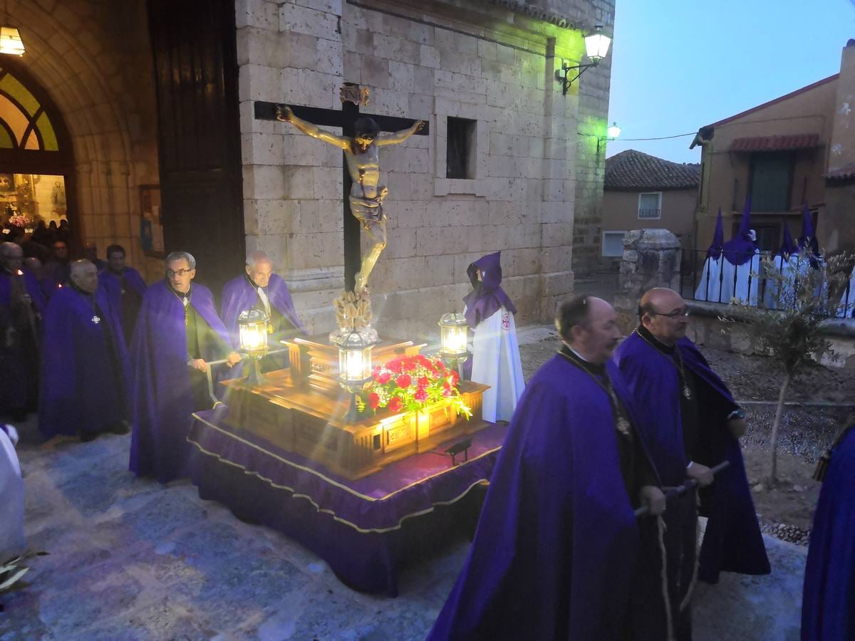 Participaron las cofradías del Santo Sepulcro de la localidad y la del Descendimiento y Santo Cristo de la Buena Muerte de Valladolid