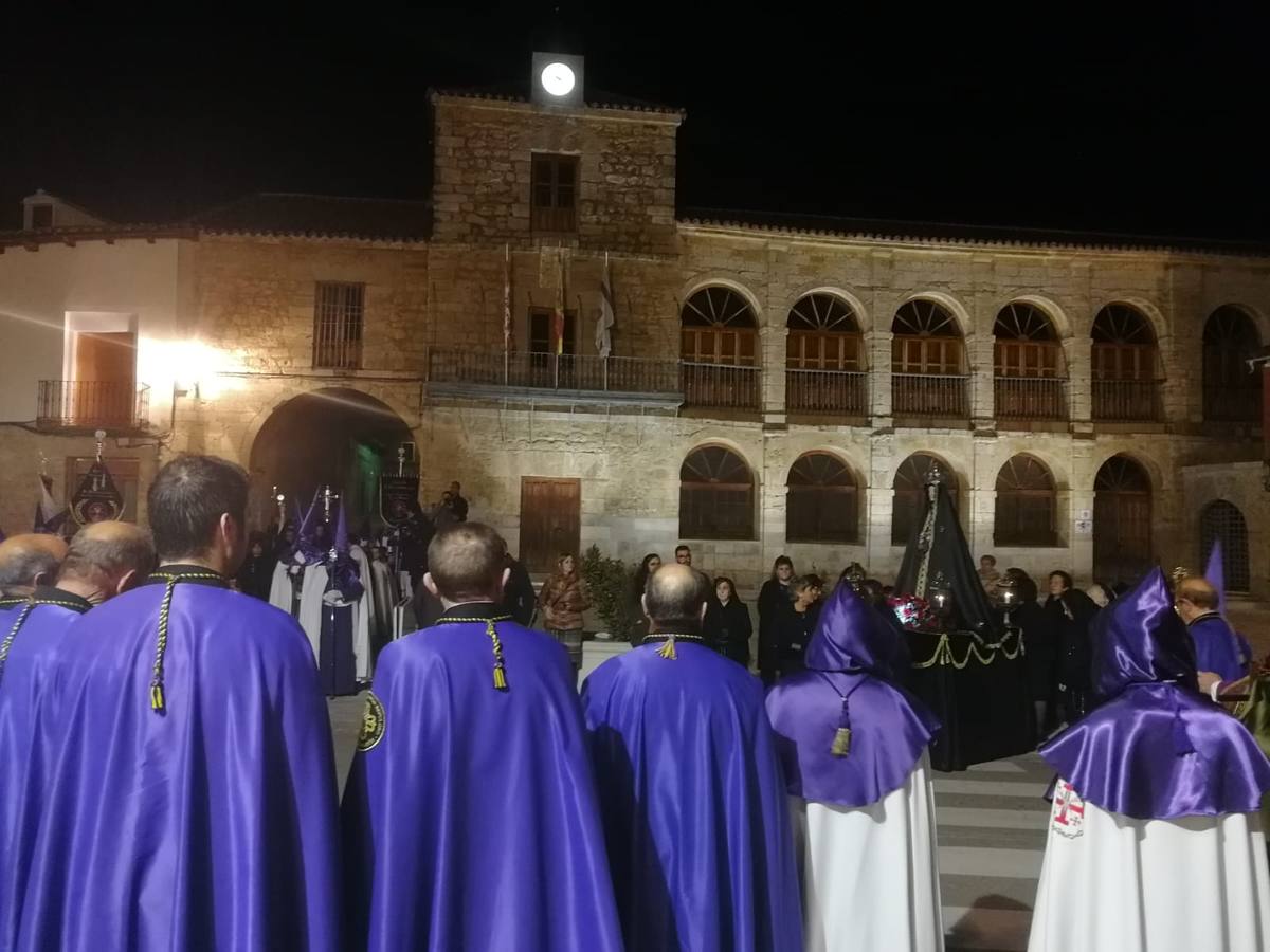 Participaron las cofradías del Santo Sepulcro de la localidad y la del Descendimiento y Santo Cristo de la Buena Muerte de Valladolid