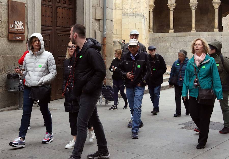 Fotos: Los turistas llenan el centro de Segovia el Miércoles Santo
