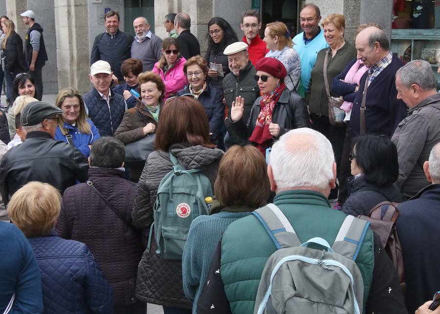 Fotos: Los turistas llenan el centro de Segovia el Miércoles Santo