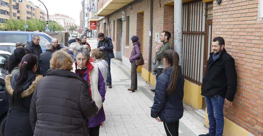 Fotos: Un matrimonio con dos bebés es desahuciado en Palencia