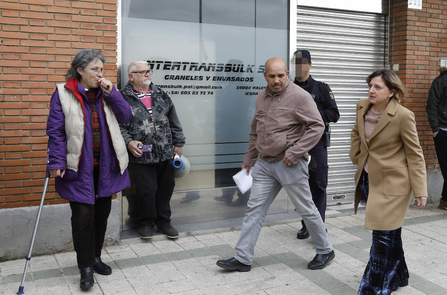 Fotos: Un matrimonio con dos bebés es desahuciado en Palencia