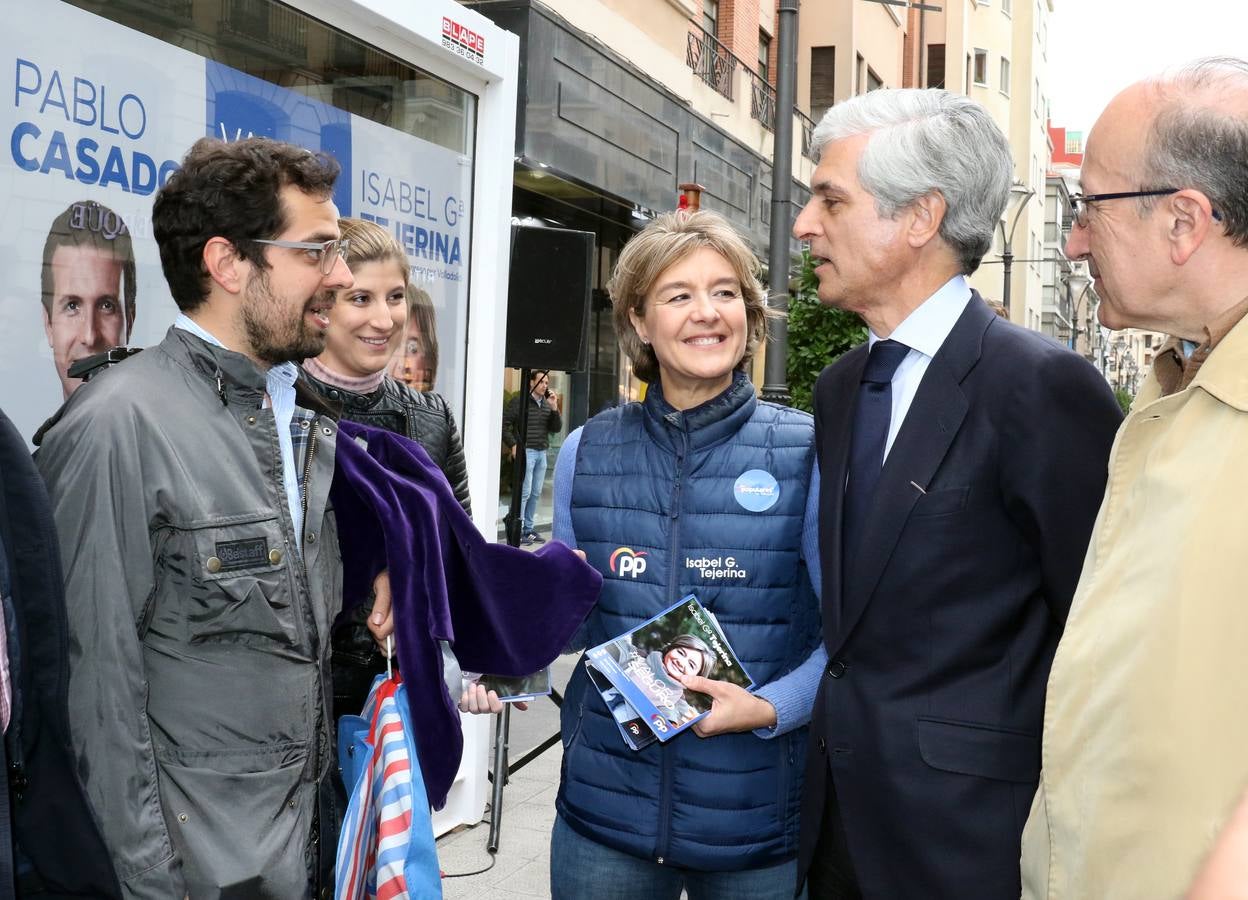El 'número dos' del PP al Congreso por Madrid visitó hoy la caseta del Partido Popular de Valladolid en la céntrica calle Santiago