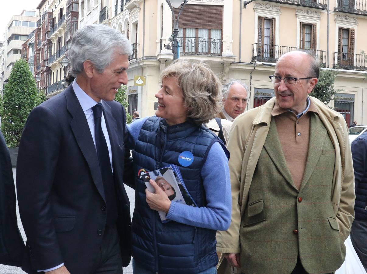 El 'número dos' del PP al Congreso por Madrid visitó hoy la caseta del Partido Popular de Valladolid en la céntrica calle Santiago